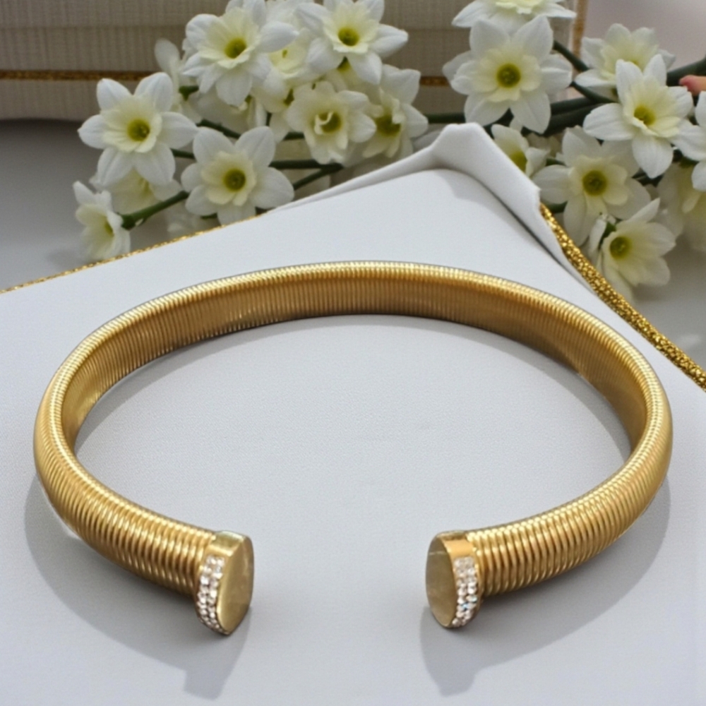 Elegant Tubagos Gold Necklace with Crystal Accents